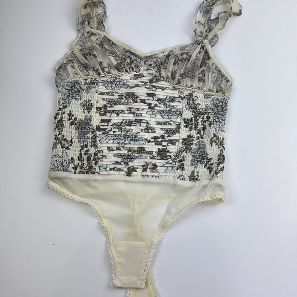 NWT Free People Weekend Plans Floral Bodysuit size XS - Picture 3 of 15
